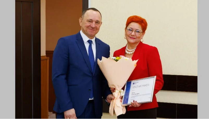 Сотрудников «Брянскэнерго» и «Брянскэлектро» наградили  в День энергетика