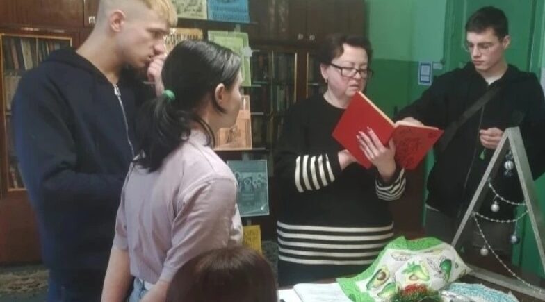 Злынковских студентов  познакомили  со Святками или святыми днями