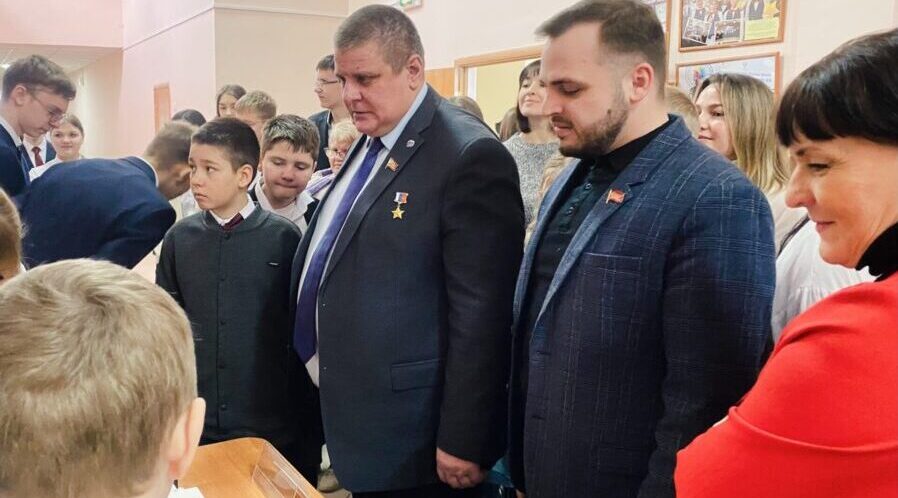 В Брянской области отметили 5 лет со дня открытия мобильного технопарка «Кванториум»