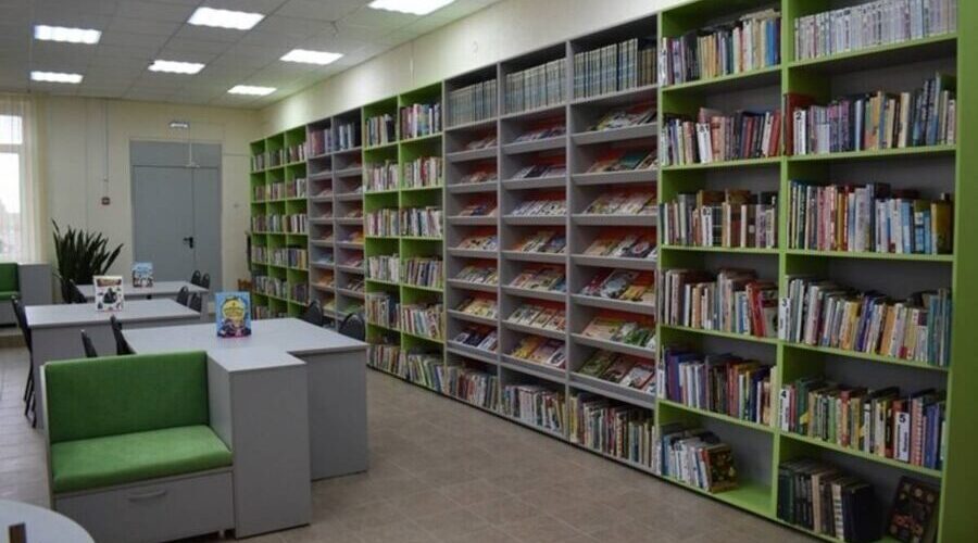 В брянской Клетне провели капремонт в межпоселенческой библиотеке