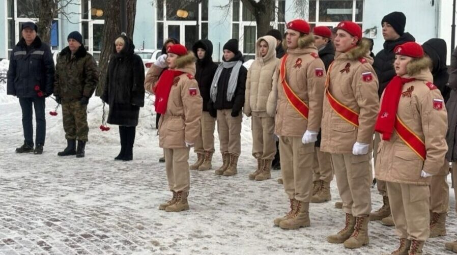 В Брянске стартовал месячник военно-патриотической работы