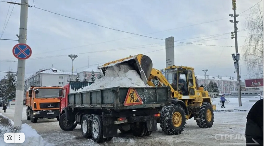 Дорожные службы Брянска продолжают уборку снега