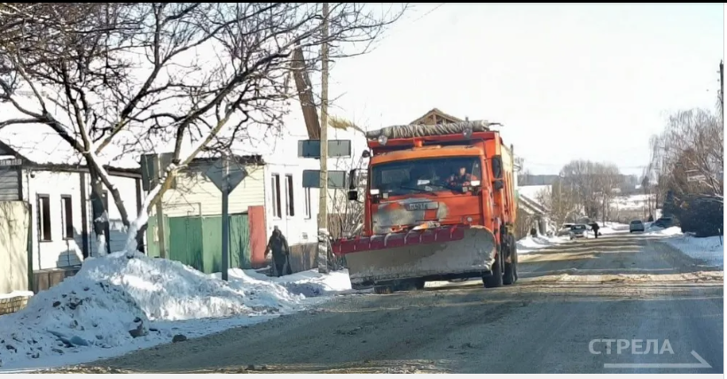 На Брянщине продолжают расчистку дорог от снега