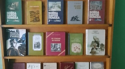 В Денисковичской  школе организовали выставка книг «900 дней мужества»