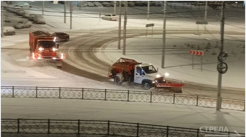 В Брянске продолжается борьба с зимней стихией