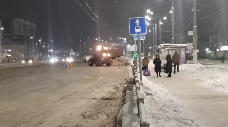 За сутки брянские дорожники вывезли свыше трех тысяч тонн снега