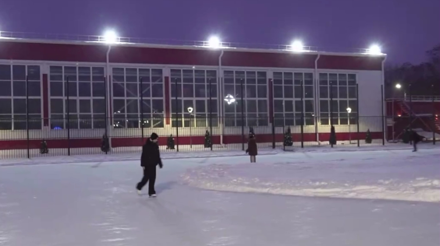 В Брянске открылся самый большой открытый каток