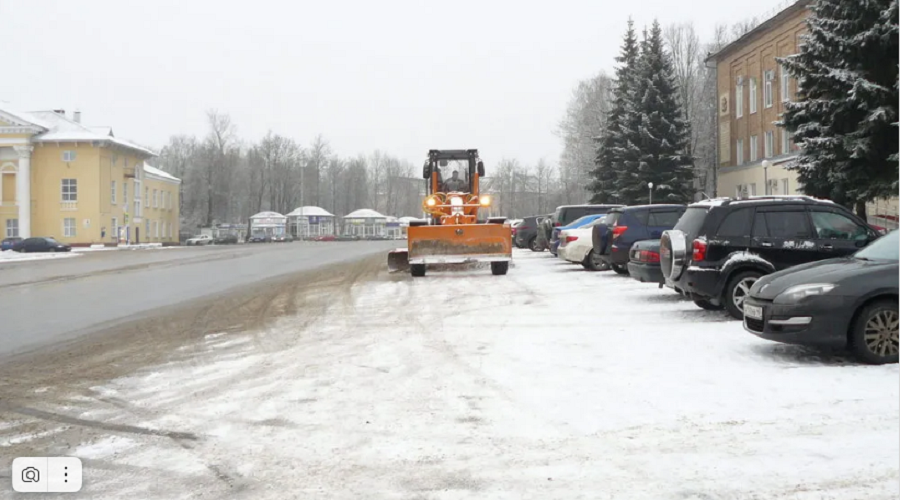 В Новозыбкове, Клетне, и Дятьково активно убирают снег с дорог