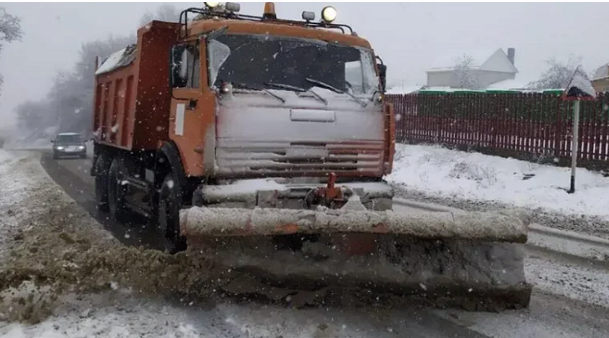 В Комаричском районе Брянщины вся техника задействована на уборке снега