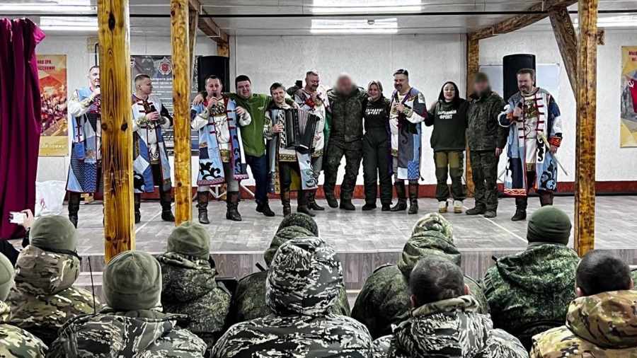 Ансамбль «Ватага» выступил с концертом  для участников СВО в старый Новый год