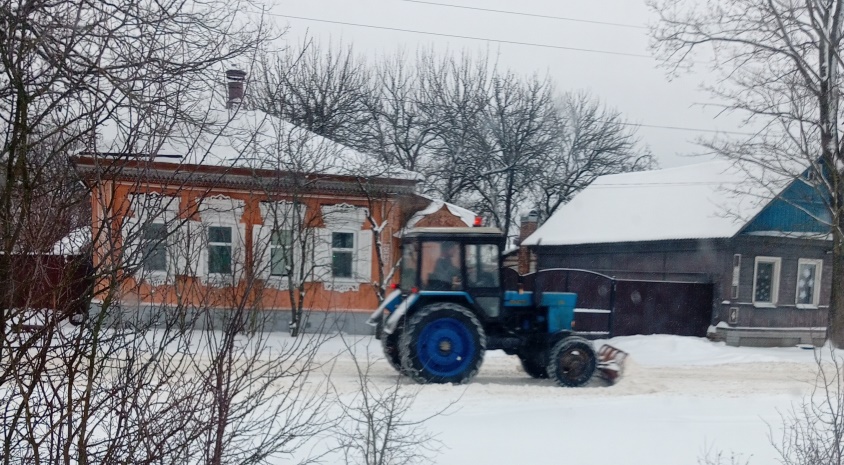 В Злынковском районе борьба со  снегом проходит в сложных условиях