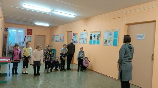 Злынковские учащиеся отметили  международный день без Интернета