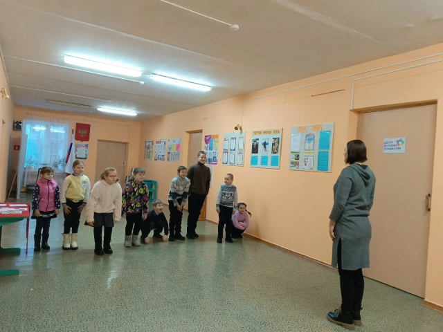 Злынковские учащиеся отметили  международный день без Интернета