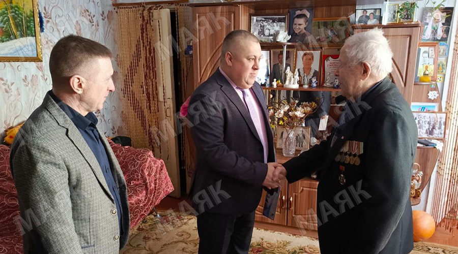 Ветераны  из Новозыбкова принимают поздравления