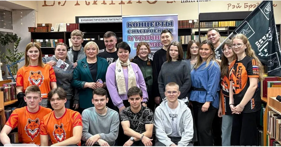 В «Брянсккниге» состоялся концерт музыкального дуэта «Товарищ и майор»