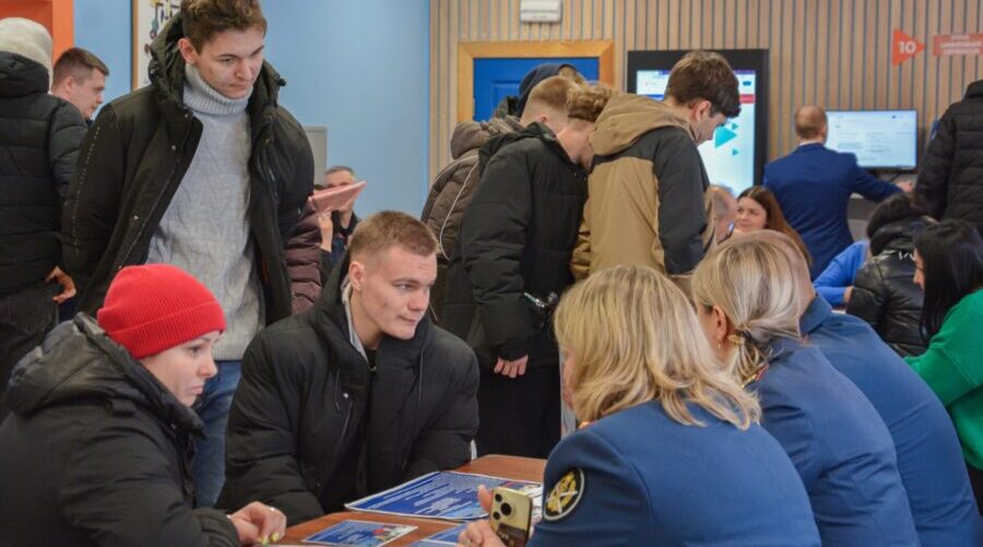 В Брянском кадровом центре прошла ярмарка вакансий