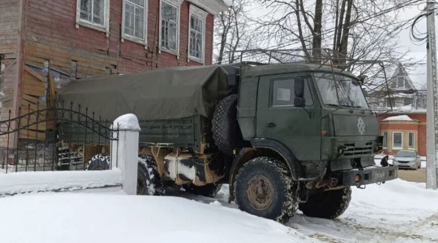 Прихожане брянских храмов для бойцов СВО передали100 подушек и матрацев