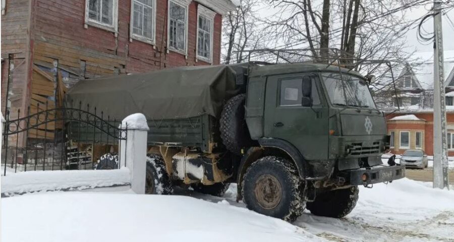 Прихожане брянских храмов для бойцов СВО передали100 подушек и матрацев