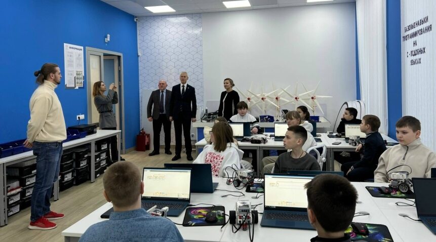 О. В. Матыцин посетил «АЙТИ-куб» брянского  Дятьково