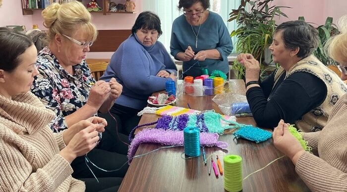 При Злынковском КЦСОН прошло занятие по рукоделию