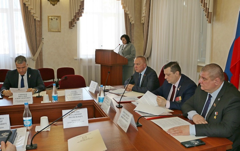 В Брянской Думе рассмотрели вопросы  помощи ветеранам и участникам СВО