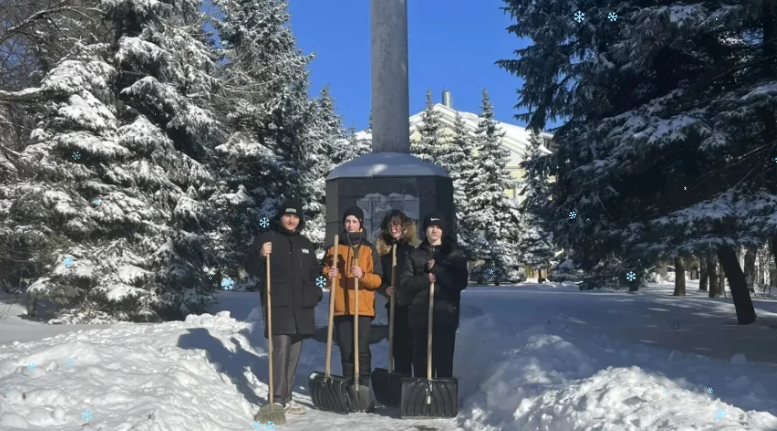 Брянские школьники взяли шефство над памятником