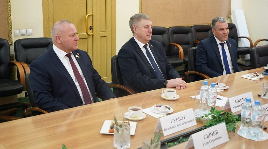 Александр Богомаз встретился с участниками программы «Брянские герои»