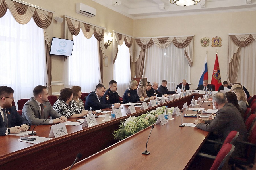 Заседание комитета по молодежной политике и спорту в Брянской области