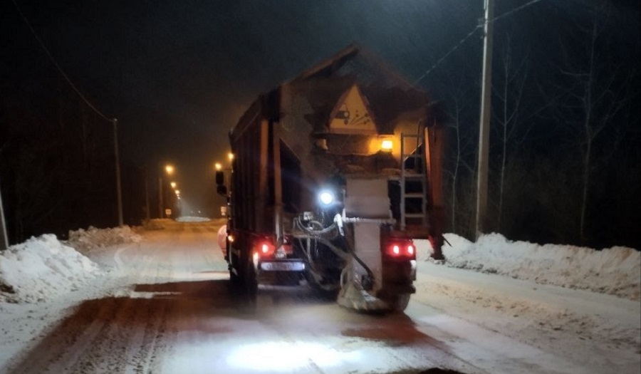 Региональные и межмуниципальные дороги очищают и обрабатывают круглосуточно