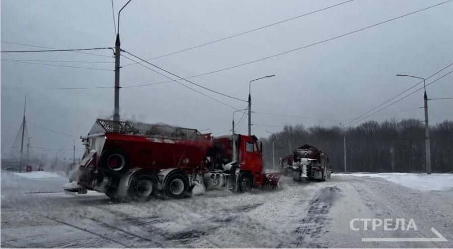 На дорогах Брянской области активно работает спецтехника