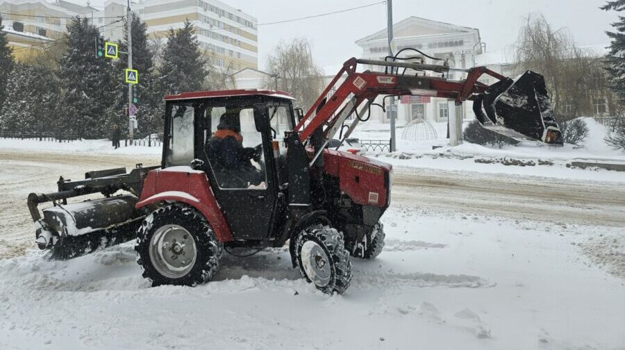В Брянске техника за ночь привела в порядок центральные дороги