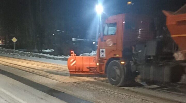 В Брянской области за минувшие выходные обработано около 5,5 тысяч километров автодорог