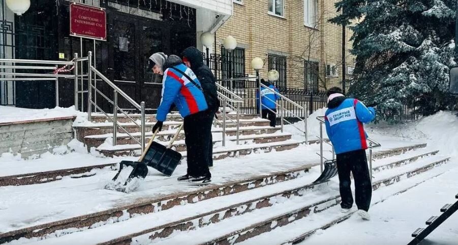 В Брянске коммунальщикам и дорожникам пришел на помощь «Снежный десант РСО»