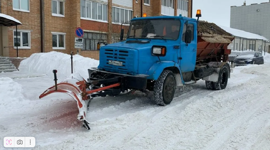 На Брянщине ликвидируют последствия ночного снегопада