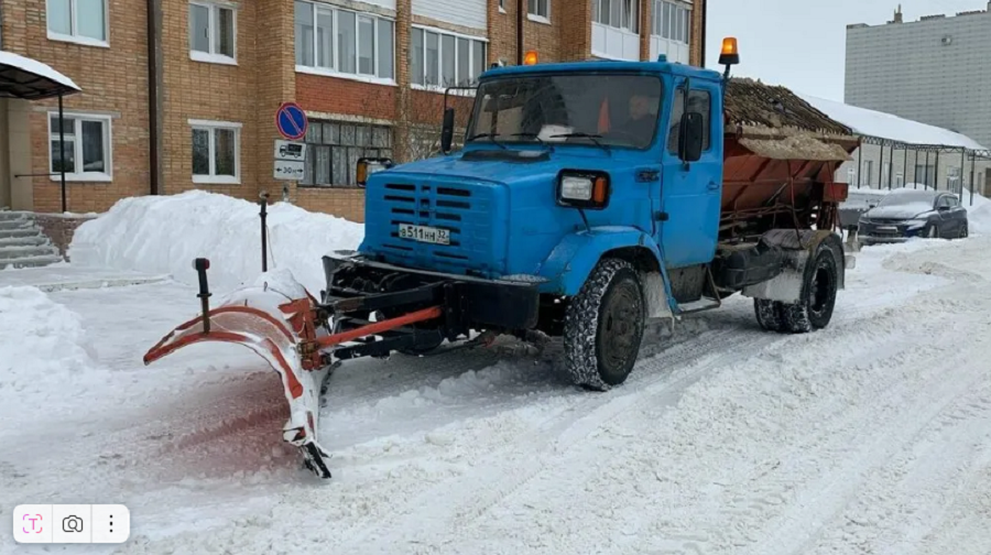 На Брянщине ликвидируют последствия ночного снегопада
