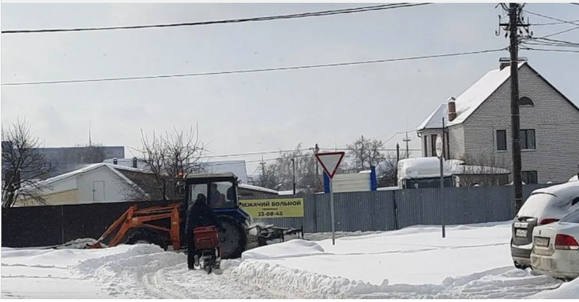 В Брянске продолжается уборка дорог