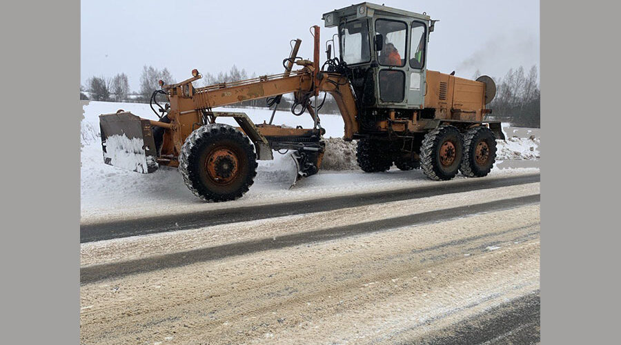В Брянской области продолжается очистка автомагистралей от снега