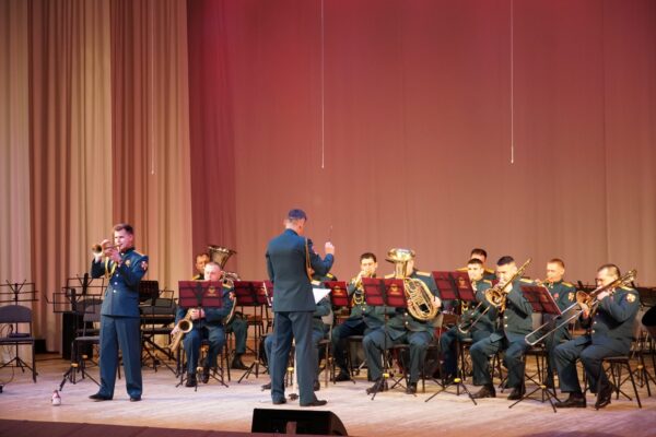 Военные музыканты Росгвардии стали участниками фестиваля духовых оркестров в Брянске