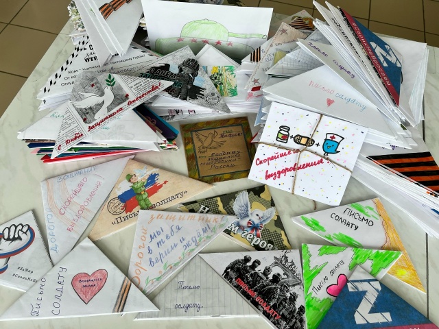 Бойцы получили письма от школьников Брянской области