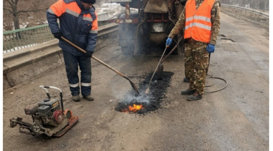 В Комаричском районе  Брянщины начался ямочный ремонт дорог