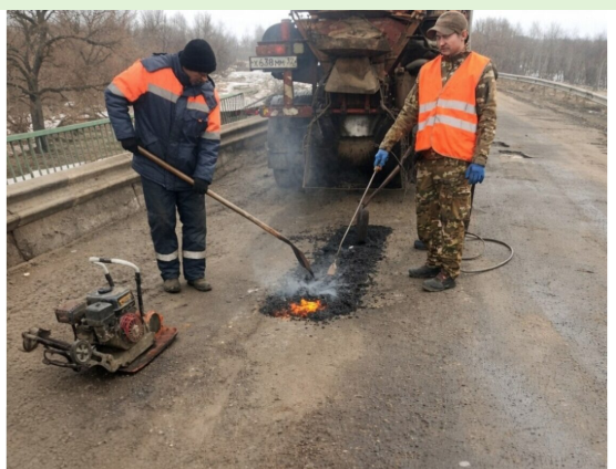 В Комаричском районе  Брянщины начался ямочный ремонт дорог
