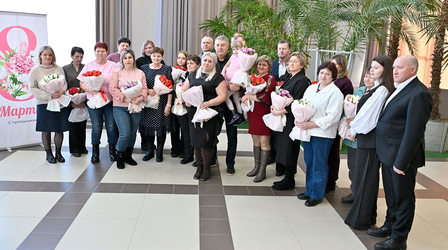 Поздравили с Днем 8 марта женщин приграничья