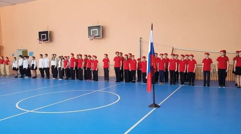 Смотр строя и песни прошел в Злынковской СОШ №1