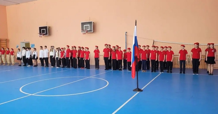 Смотр строя и песни прошел в Злынковской СОШ №1