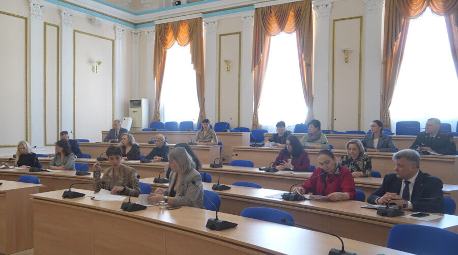 На контроле брянских властей вопросы защиты прав ребенка и мониторинг пищевой продукции в регионе