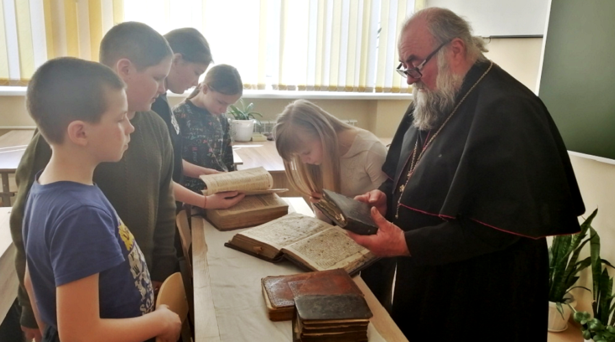 Злынковские школьники окунулись в мир православной литературы