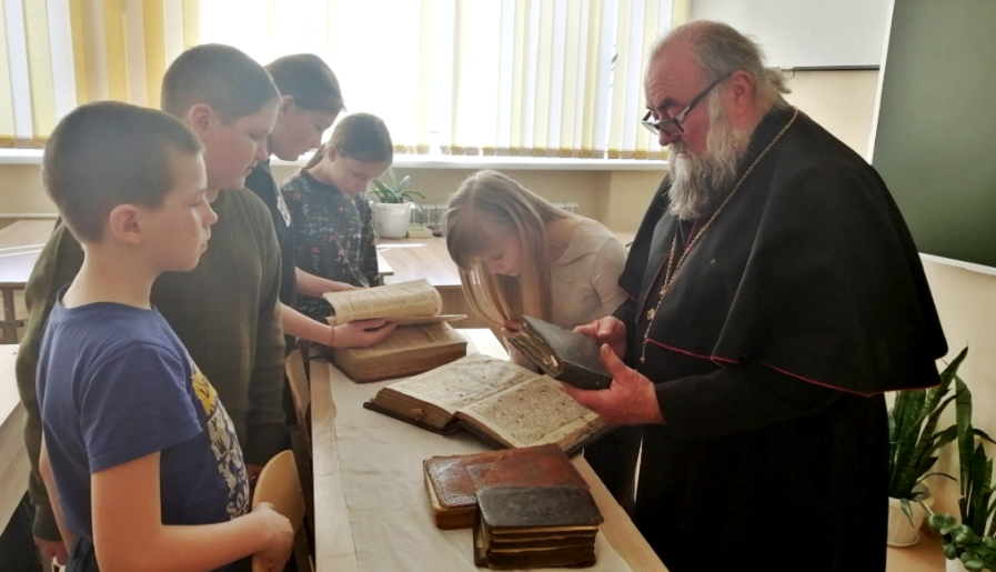 Злынковские школьники окунулись в мир православной литературы