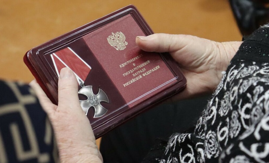 Государственные награды передали семьям погибших героев на СВО