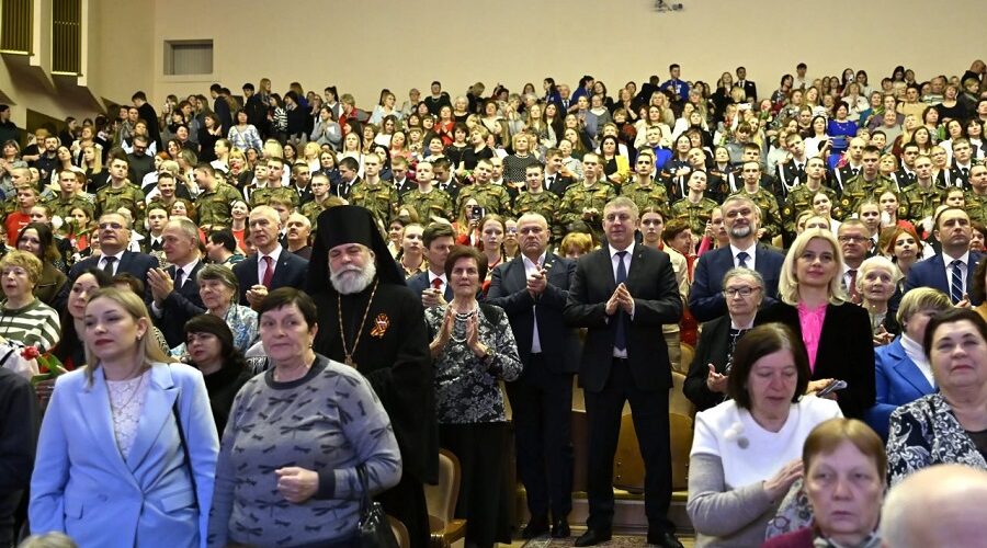 Александр Богомаз  поблагодарил женщин – военнослужащих