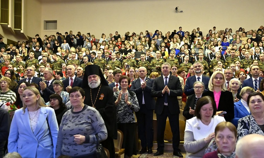 Александр Богомаз  поблагодарил женщин – военнослужащих